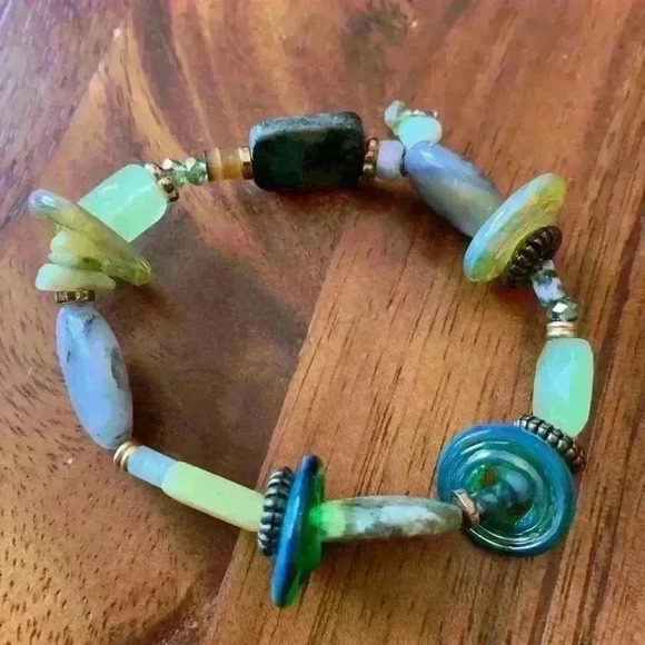 Hand crafted ONE OF A KIND beaded bracelet, various materials used Size 7” - Picture 4 of 4